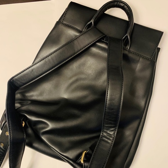 Black backpack - Picture 3 of 4